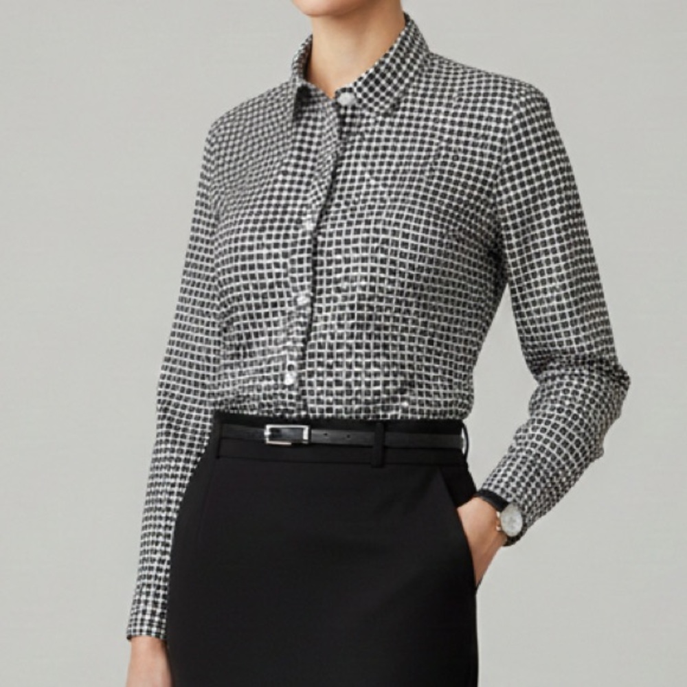 Banana Republic Heart Print Shirt Size 4 Black White Non Iron Preppy EUC - Picture 9 of 9